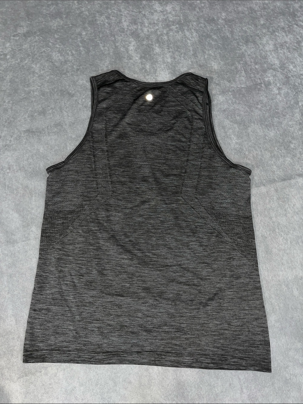 Lululemon Metal Vent Tech Sleeveless Athletic tank in grey men’s size medium